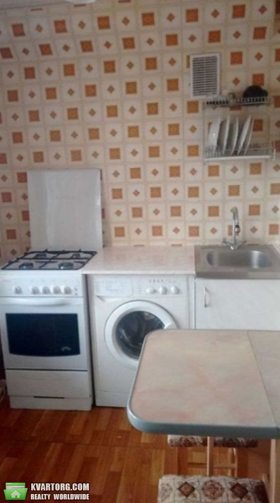 Rent out 2-room apartment. Киев, Бучми — photo 2