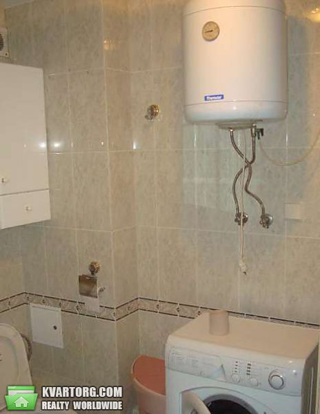 Rent out 2-room apartment. Киев, Панельная — photo 10
