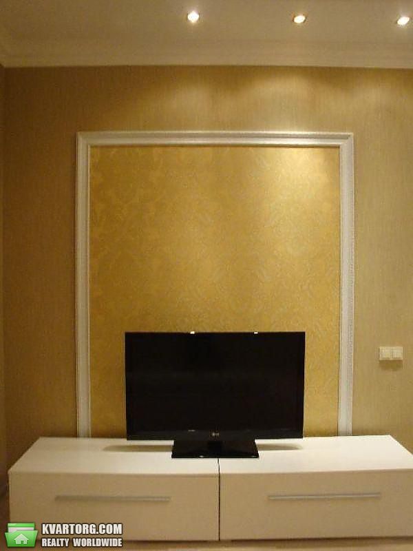 Rent out 2-room apartment. Киев,  Жилянская — photo 2