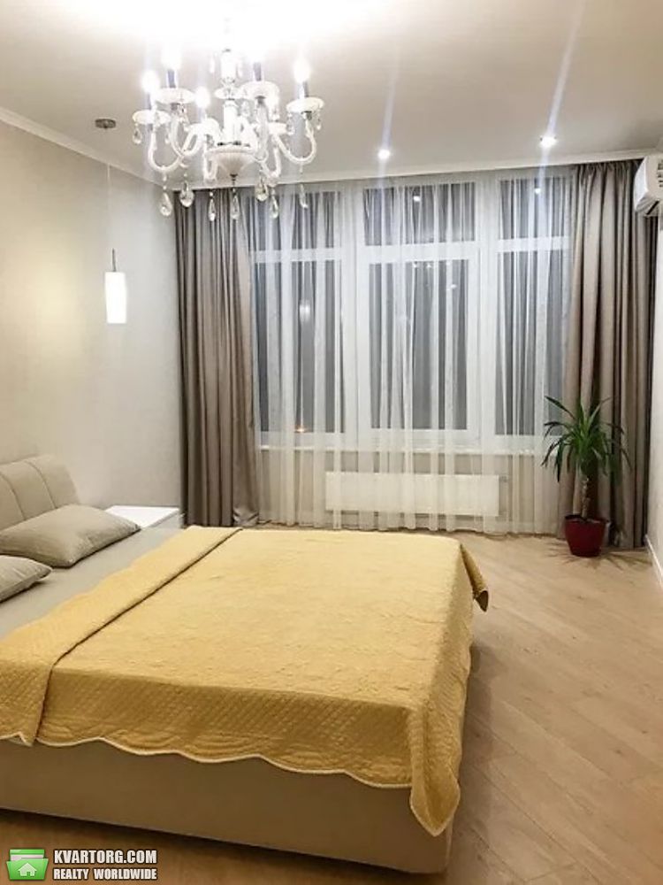 Rent out 2-room apartment. Киев,  Герцена — photo 1