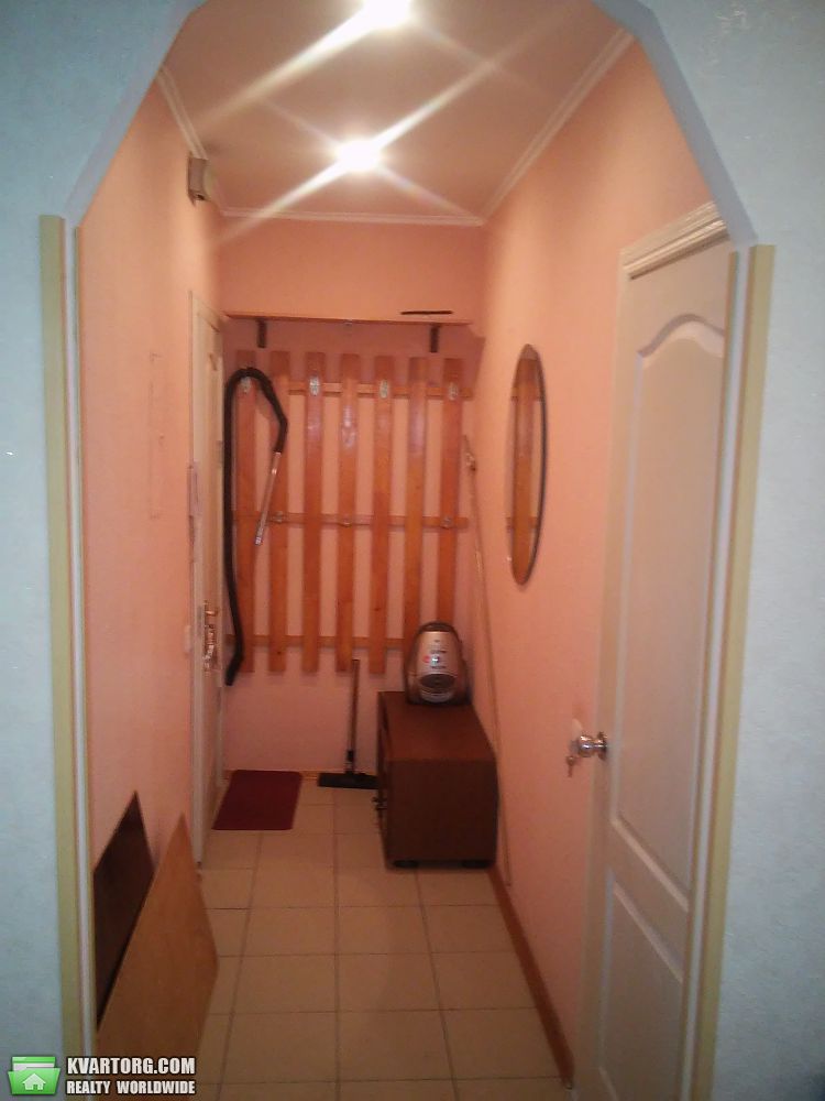 Rent out 2-room apartment. Киев,  Минина — photo 1