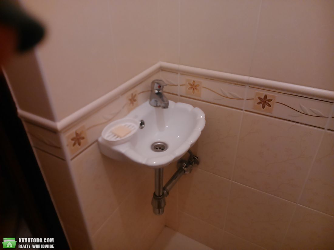 Rent out 2-room apartment. Киев,  Бажана — photo 3