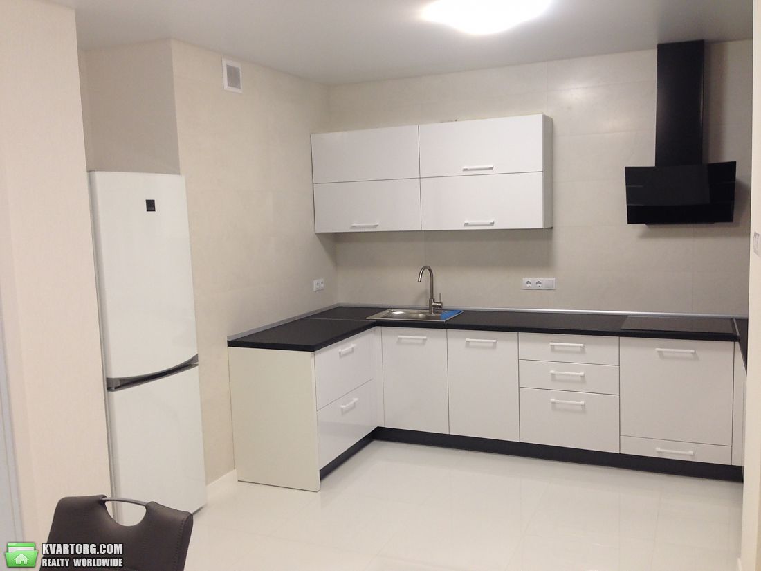Rent out 2-room apartment. Киев, Комарова космонавта просп — photo 10