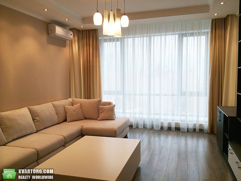Rent out 2-room apartment. Киев,  Днепровская наб — photo 1