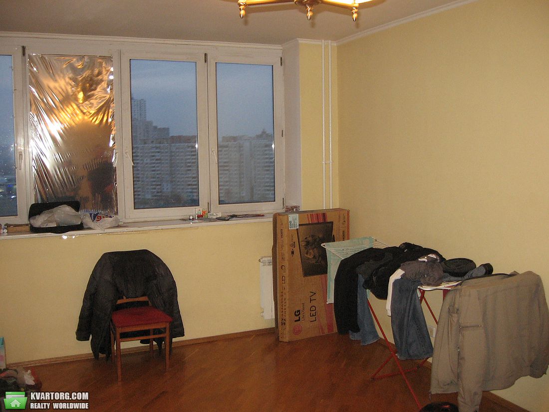 Sell 3-room apartment. Киев,  Бажана — photo 1