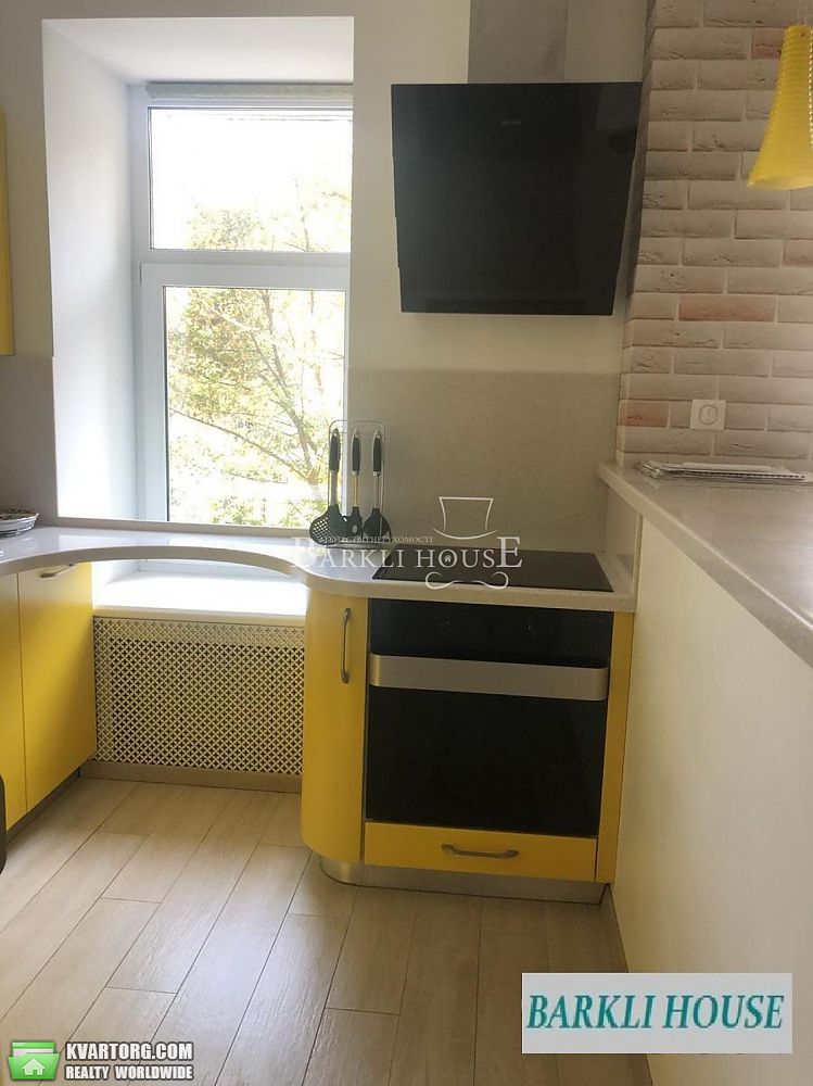 Rent out 2-room apartment. Киев,  Костельная — photo 2