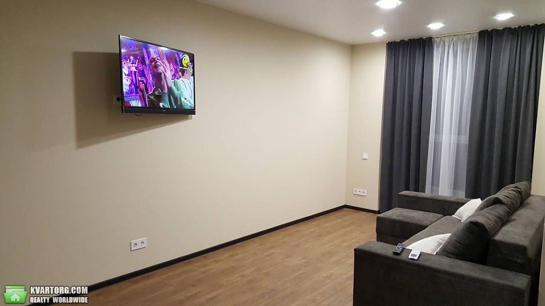 Rent out 2-room apartment. Киев, Михаила Драгоманова ул. — photo 2