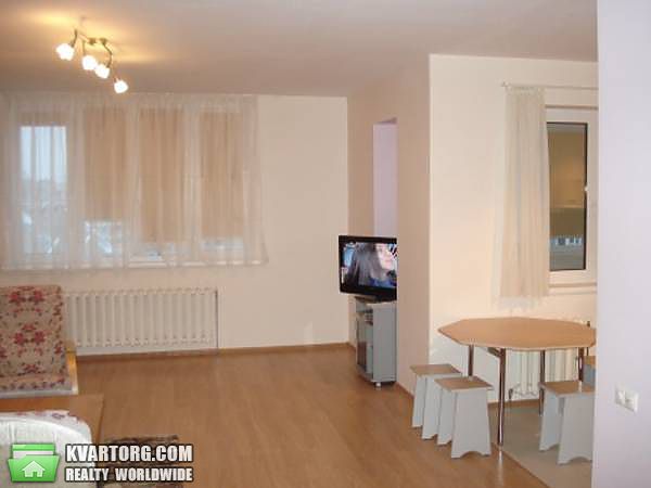 Rent out 3-room apartment. Киев,  Бажана — photo 3