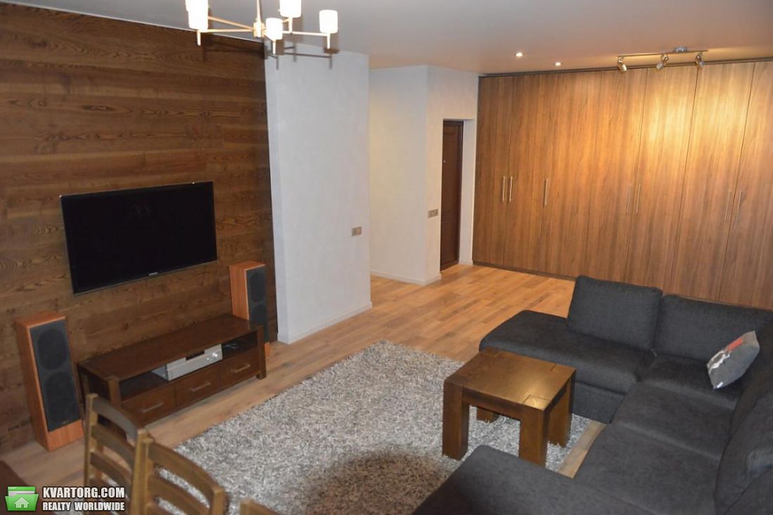 Rent out 3-room apartment. Киев,  Ломоносова — photo 1