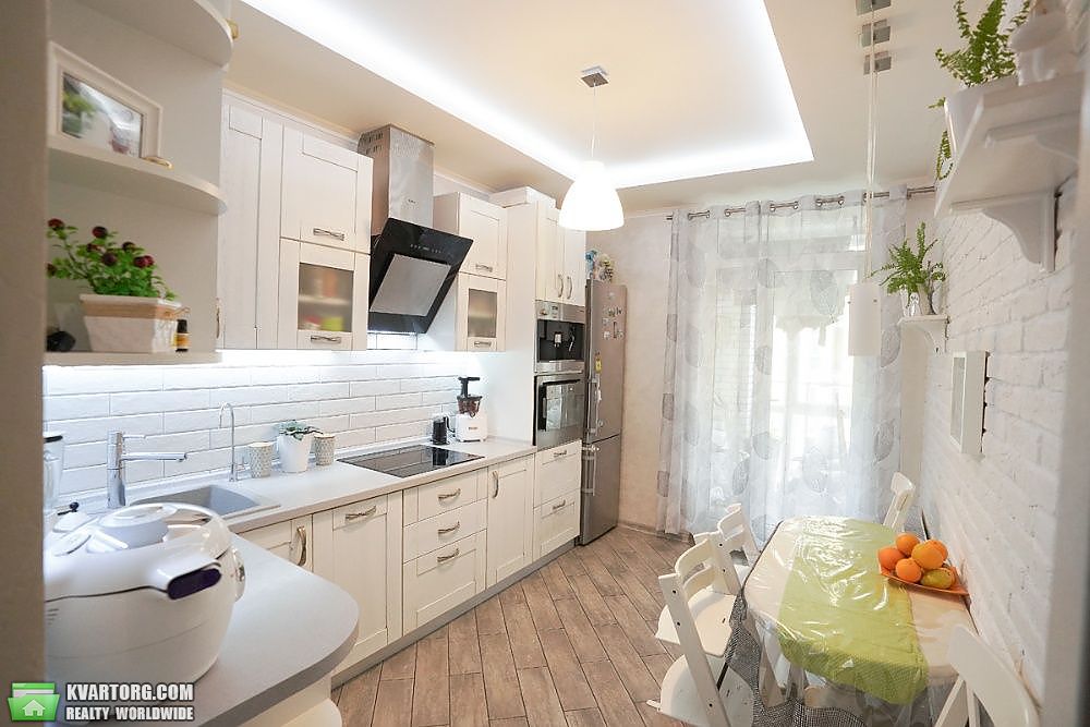 Sell 3-room apartment. Киев, Регенераторная — photo 1