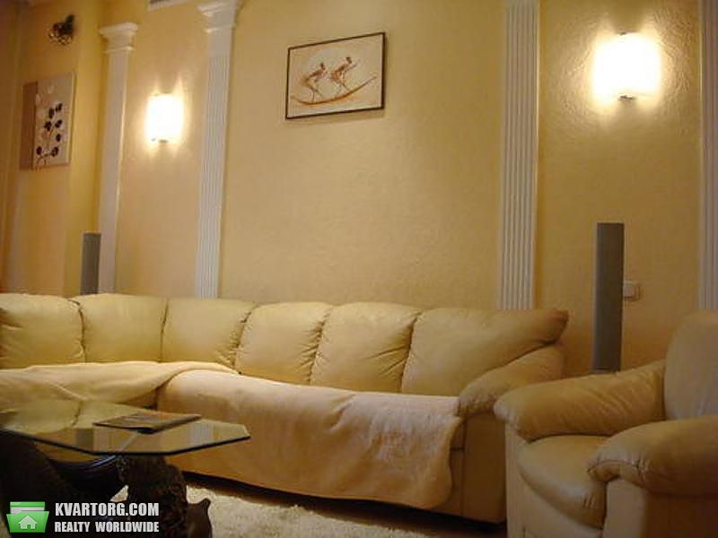 Rent out 2-room apartment. Киев,  Жилянская — photo 2