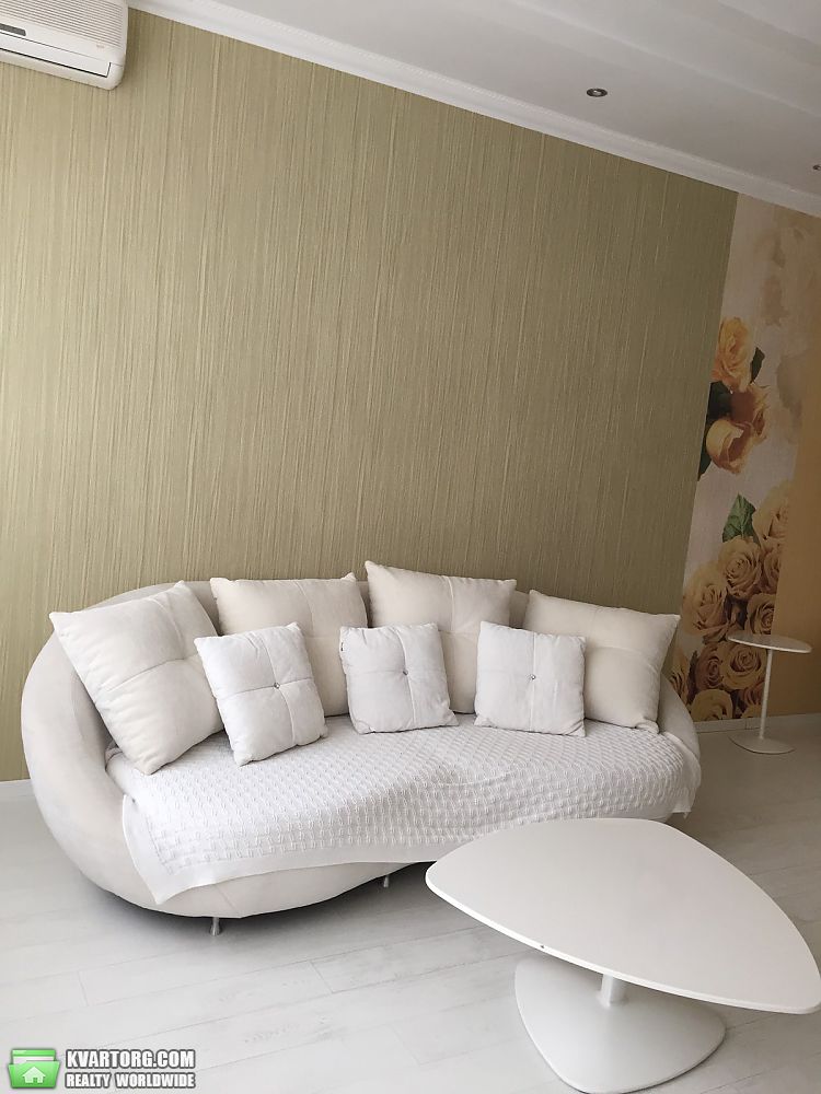 Rent out 1-room apartment. Киев,  Оболонская наб — photo 1