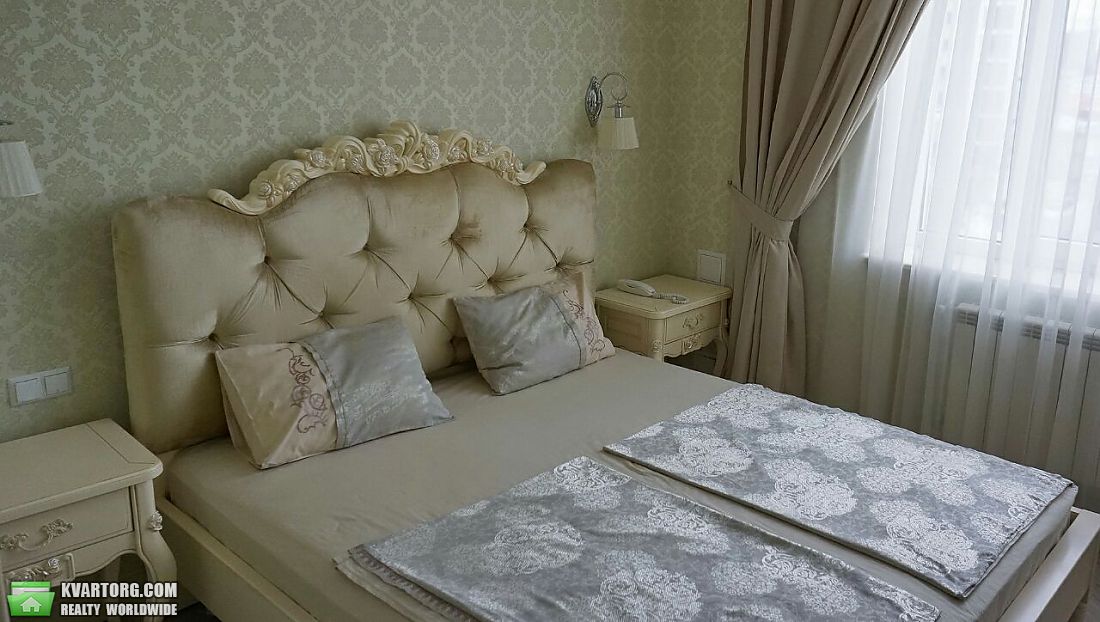 Rent out 3-room apartment. Киев,  Крещатик — photo 1