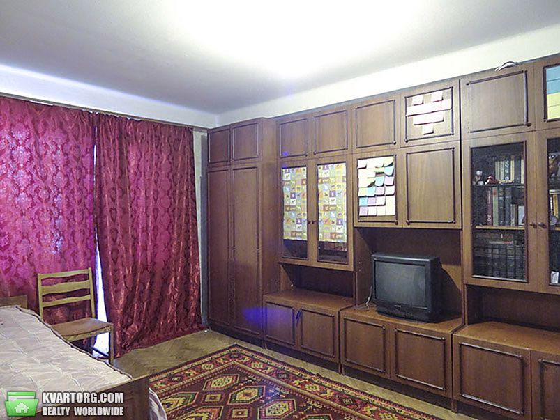 Rent out 1-room apartment. Киев,  Соломенская — photo 1