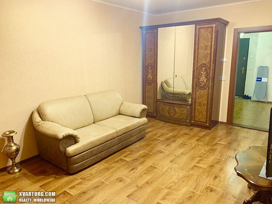 Rent out 2-room apartment. Киев,  Сергея Данченко — photo 2