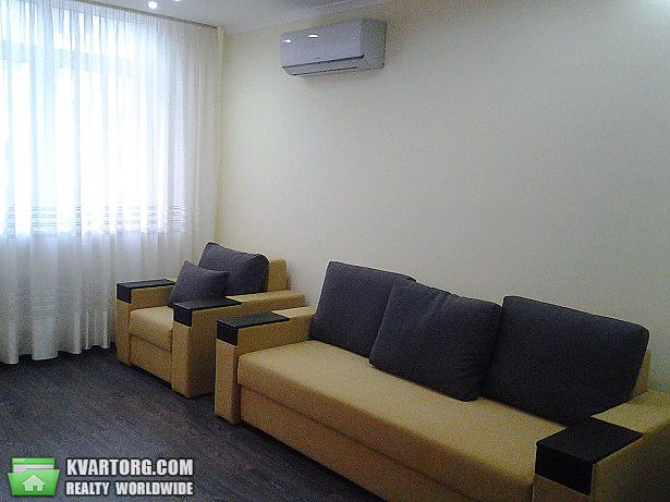 Rent out 1-room apartment. Киев,  Бажана — photo 1