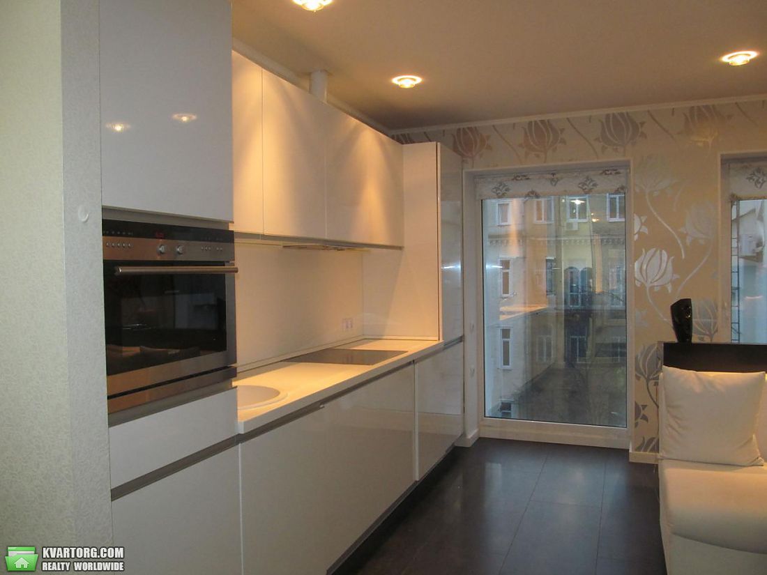 Rent out 3-room apartment. Киев,  Леонтовича — photo 1