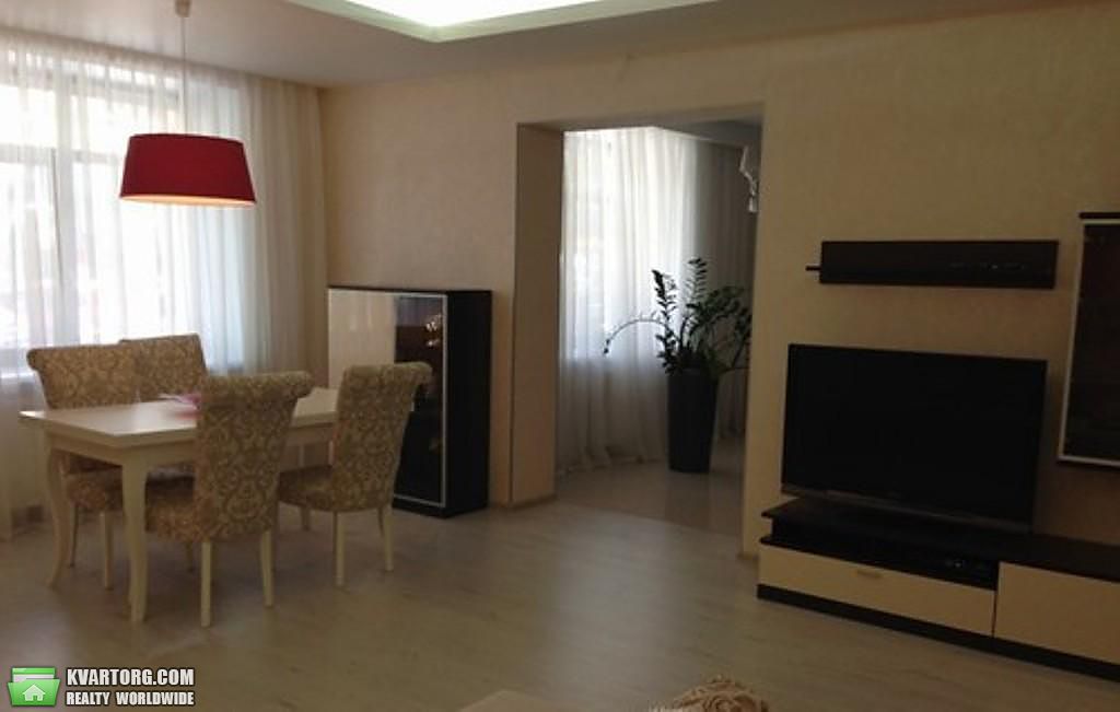 Rent out 3-room apartment. Киев,  Краснова — photo 2