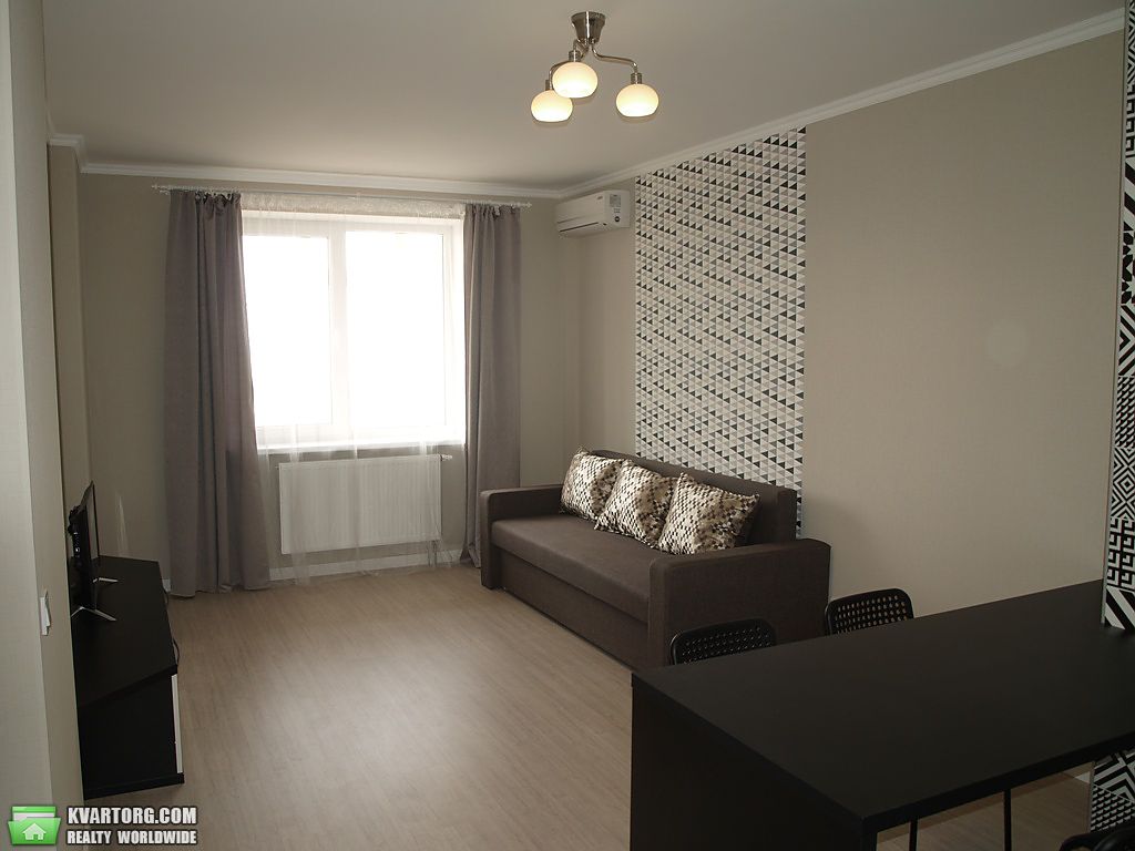 Rent out 2-room apartment. Киев,  Ревуцкого — photo 1
