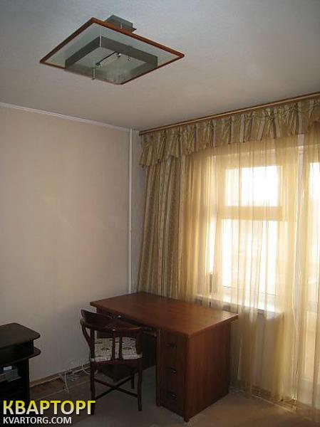 Rent out 3-room apartment. Киев,  Салютная — photo 5
