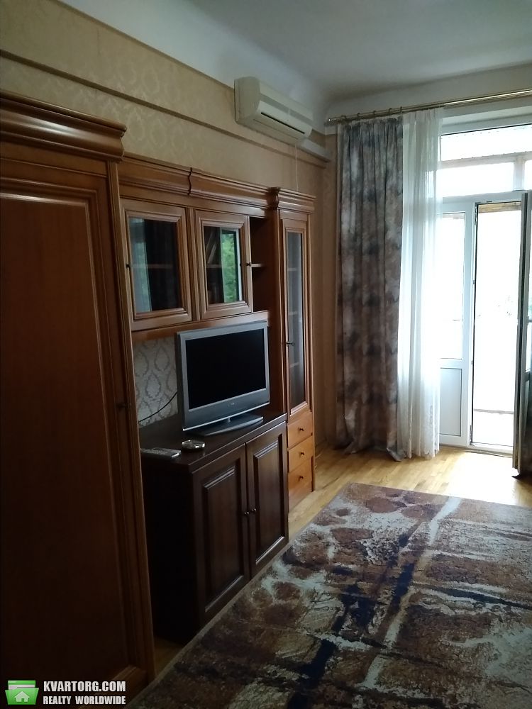 Rent out 2-room apartment. Киев,  Метростроевская — photo 2
