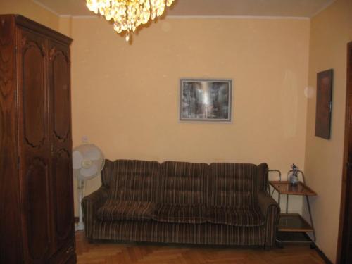 Rent out 2-room apartment. Днепропетровск, титова — photo 1