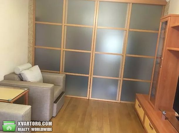 Rent out 2-room apartment. Киев,  Урловская — photo 4