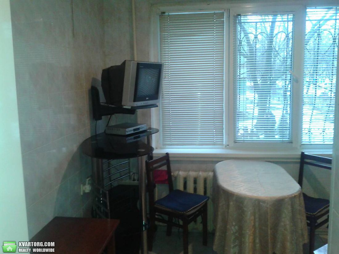 Rent out 2-room apartment. Киев,  Лесной пр — photo 2