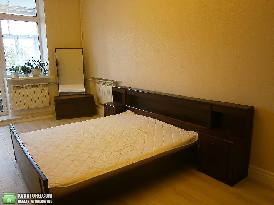Rent out 2-room apartment. Киев,  Верхний Вал — photo 1