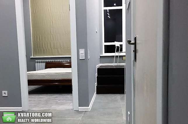 Rent out 2-room apartment. Киев,  Жилянская — photo 3