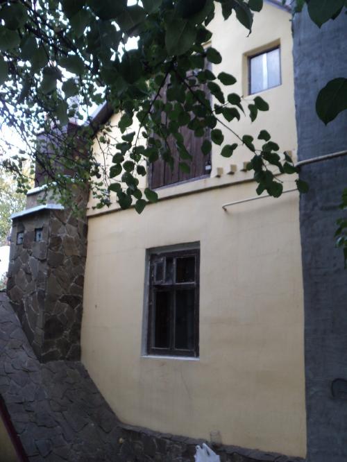 Rent out house. Днепропетровск, Садовая — photo 1