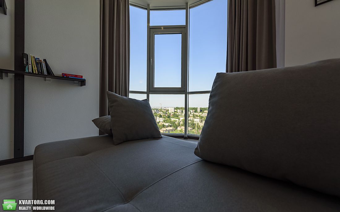 Rent out 1-room apartment. Киев,  Драгомирова — photo 4