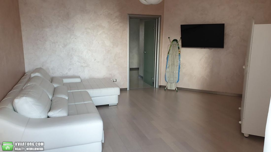 Rent out 3-room apartment. Киев,  Голосеевская — photo 2