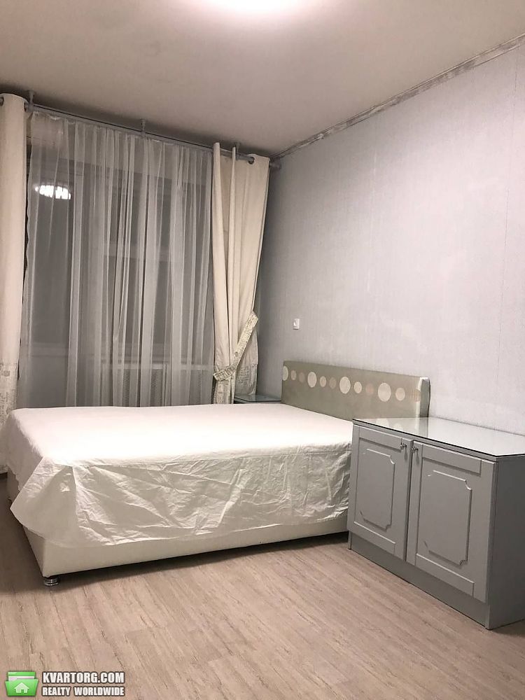 Rent out 1-room apartment. Киев, Л.Руденко — photo 1