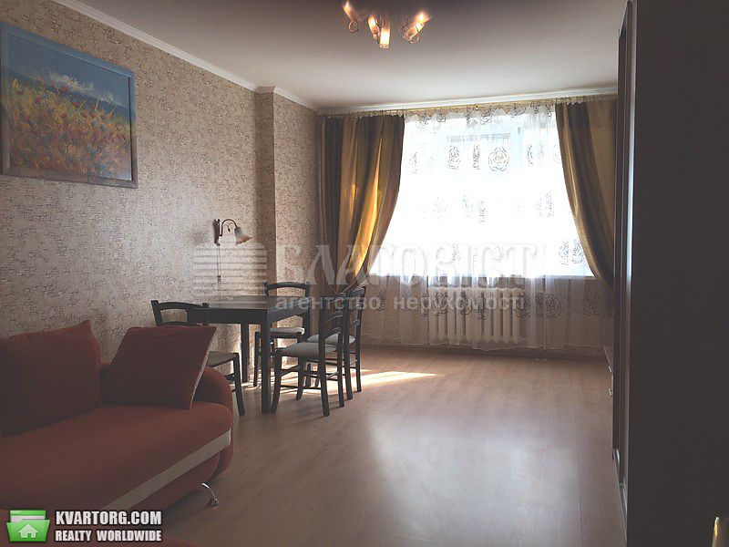 Rent out 3-room apartment. Киев,  Чорновола Вячеслава — photo 2