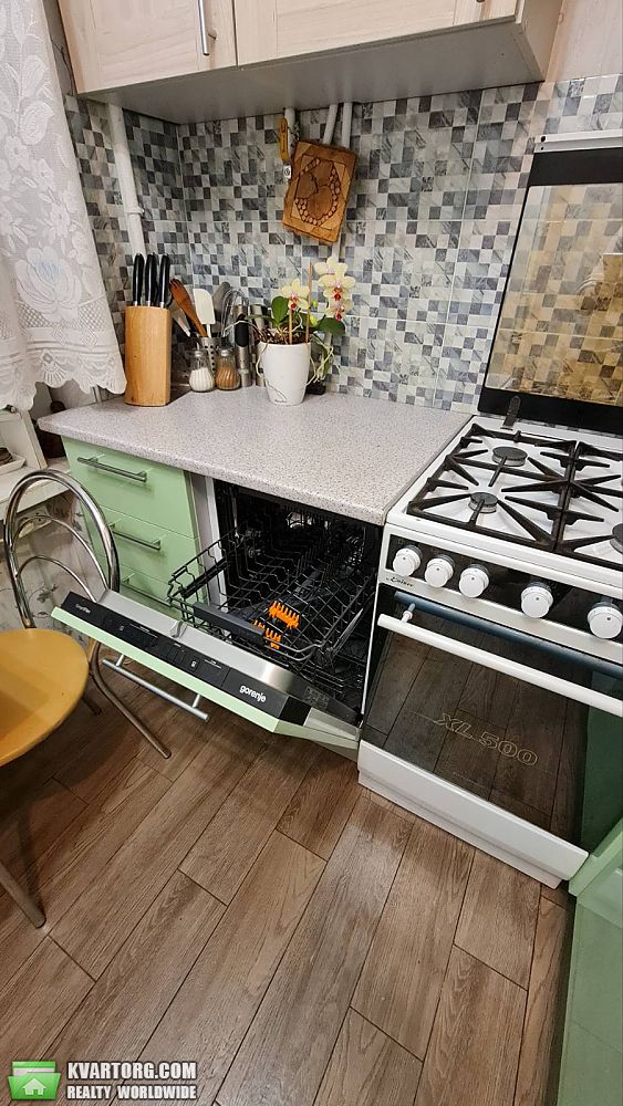 Rent out 2-room apartment. Киев, Салютная — photo 7