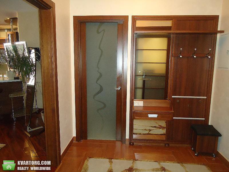 Rent out 2-room apartment. Киев,  Жилянская — photo 2