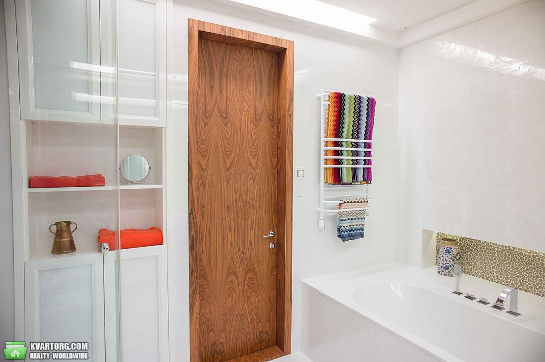 Sell 3-room apartment. Киев,  Драгомирова — photo 1