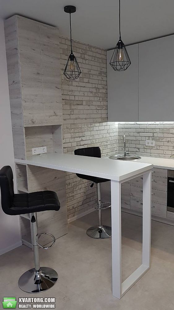 Rent out 1-room apartment. Киев, Каменская — photo 1