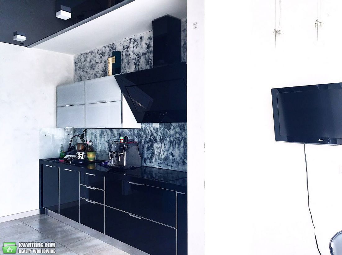 Rent out 3-room apartment. Киев,  Артема — photo 8