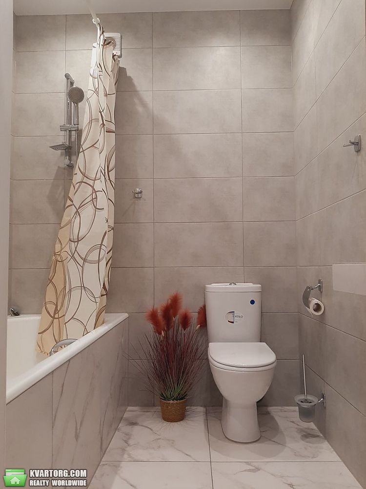 Rent out 2-room apartment. Киев,  Каховская — photo 6