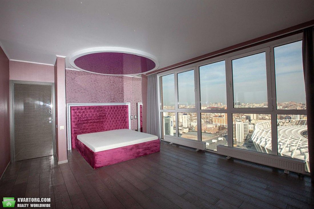 Rent out 5-room apartment. Киев, Деловая — photo 1