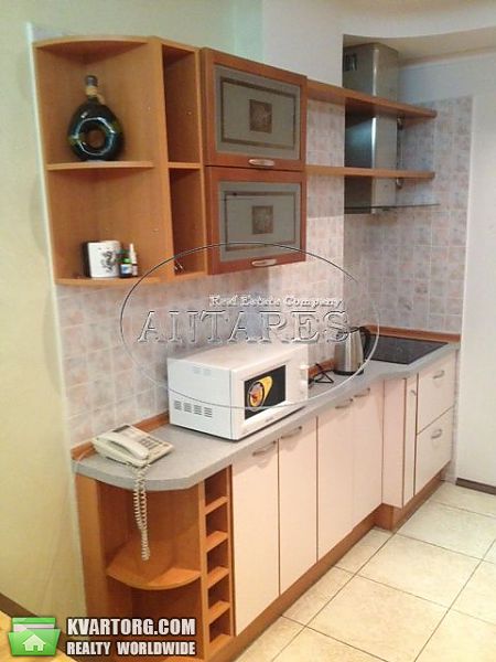 Rent out 2-room apartment. Киев, Жилянская — photo 3