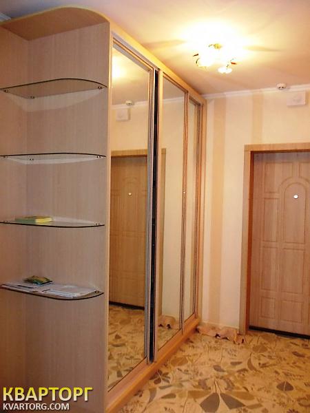 Rent out 2-room apartment. Киев,  Чавдар — photo 3