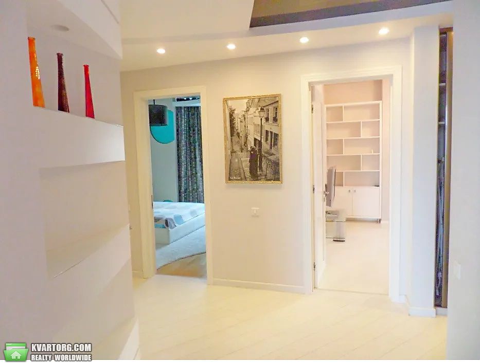Rent out 3-room apartment. Киев, Владимирская — photo 1