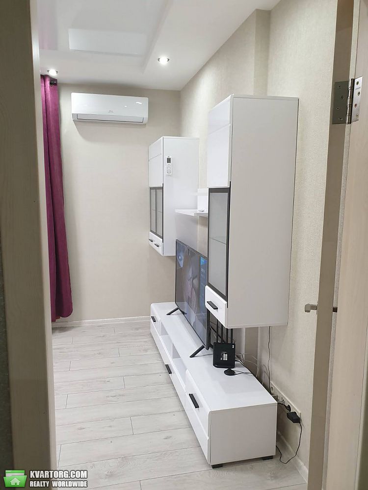 Rent out 2-room apartment. Киев,  Петропавловская — photo 3
