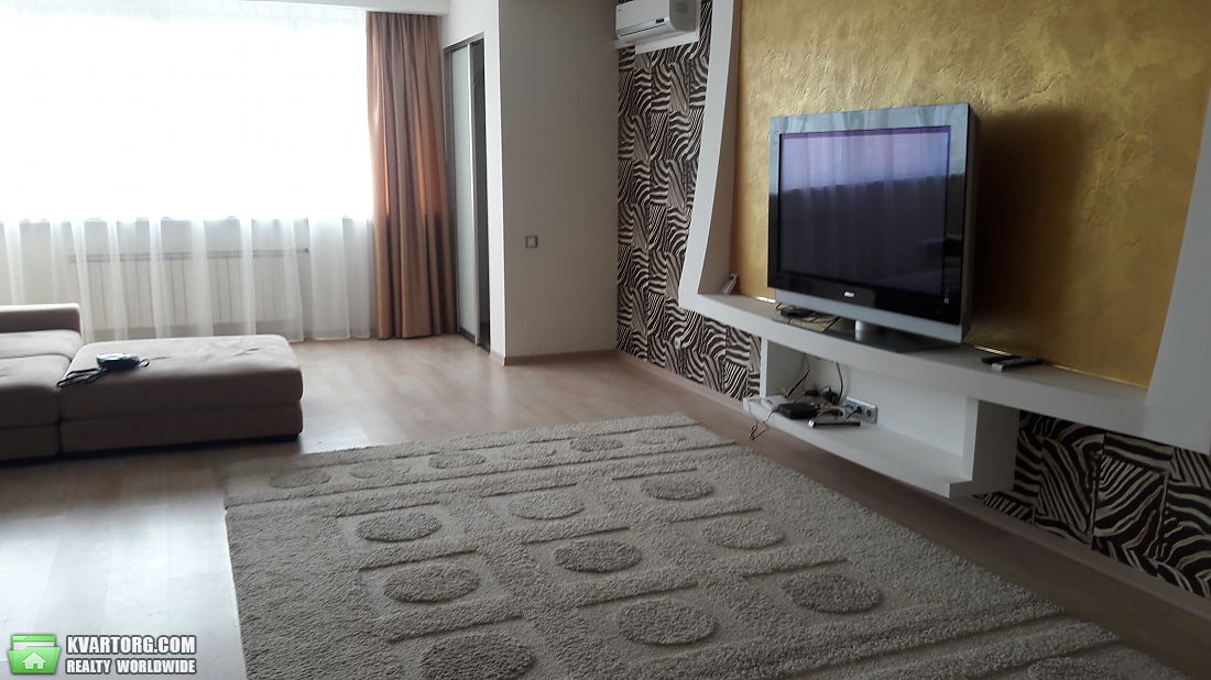 Rent out 2-room apartment. Киев, Срибнокильская ул. — photo 1