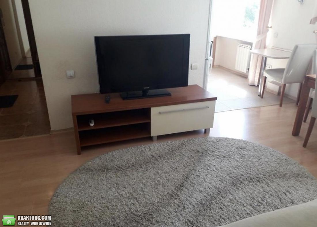 Rent out 2-room apartment. Киев,  Богдана Хмельницкого — photo 2
