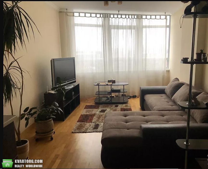 Rent out 2-room apartment. Киев, Дегтяревская — photo 1