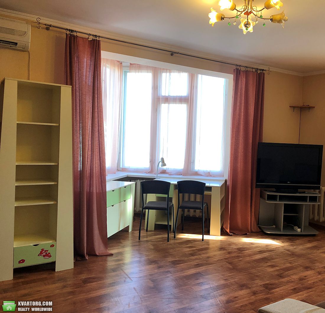 Rent out 2-room apartment. Киев,  Урловская — photo 3